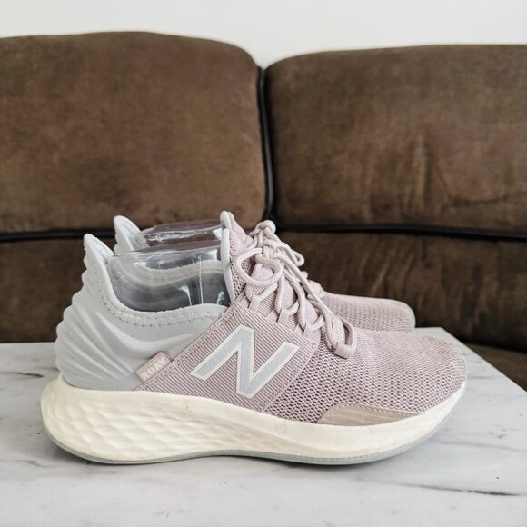 New Balance Womens Fresh Foam ROAV V2 Shoes Gray Running Size 7.5 - Picture 2 of 9